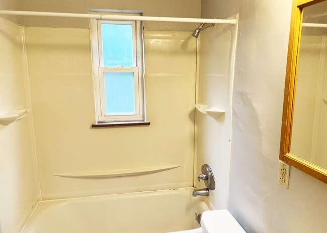 Building Photo - 2922 Jefferson Ave