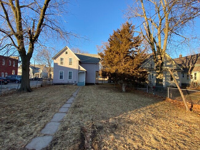Building Photo - 1443 W 15th St