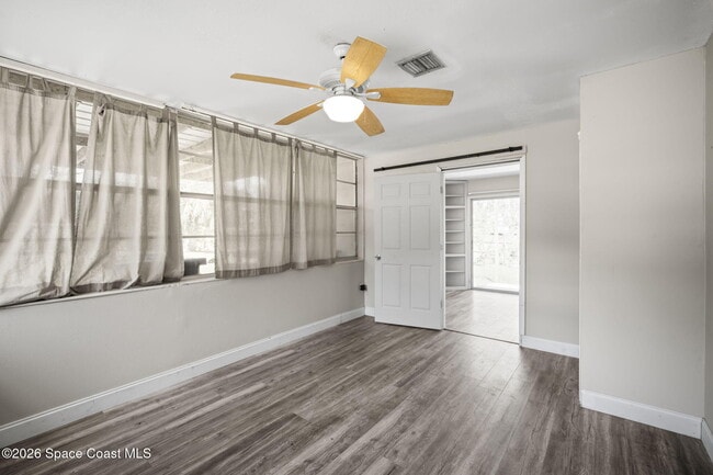 Building Photo - 1137 Delmar Terrace