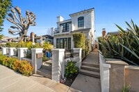 Building Photo - Light-Filled Furnished Townhouse with Rooftop Deck in Corona del Mar