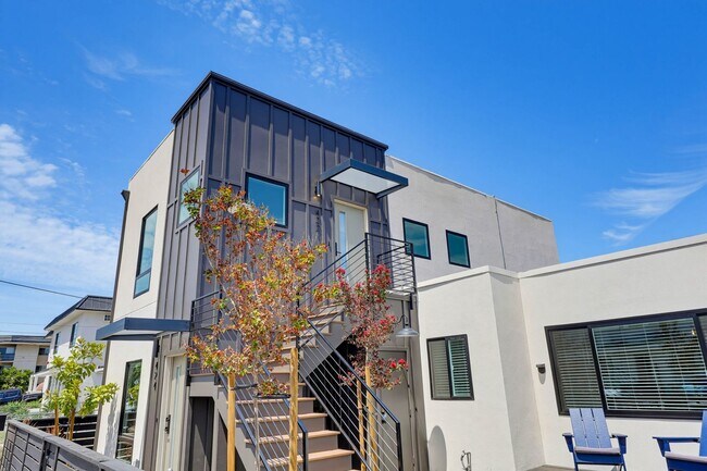 Building Photo - 422 Arbor Dr
