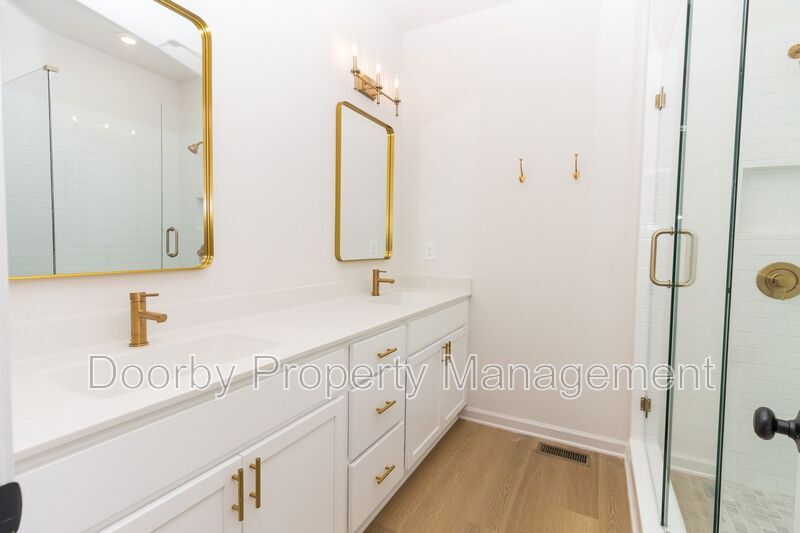 Building Photo - 642 Belletrace Cir