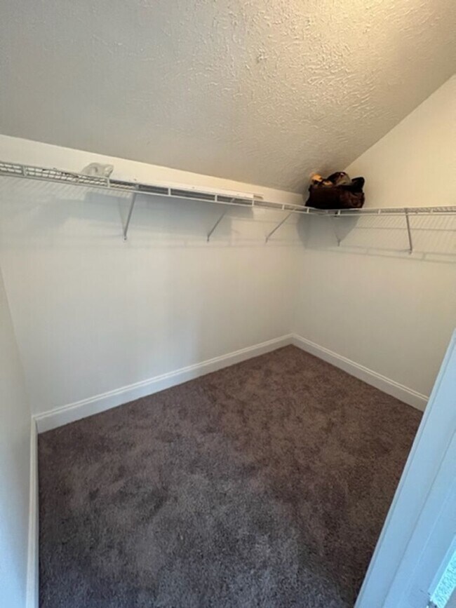Building Photo - Newly updated 4 Bedroom/4 Bathroom House!