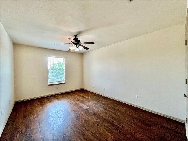 Building Photo - 1005 Tallahassee Dr
