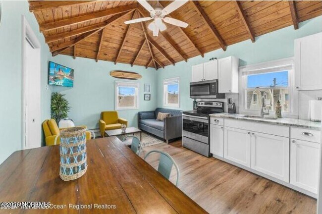 Building Photo - 171 Beach Front