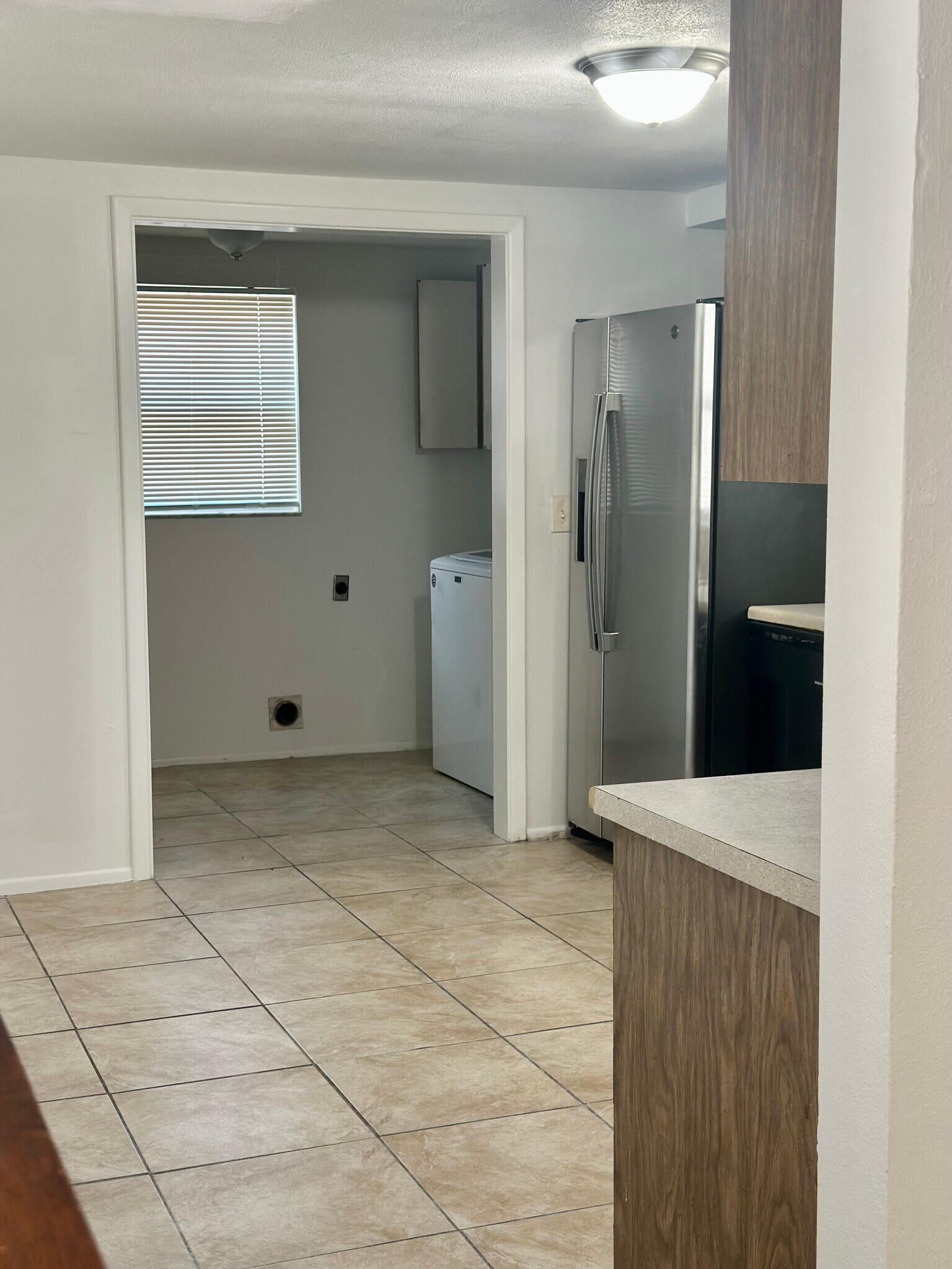 Building Photo - 11010 Tamarix Ave