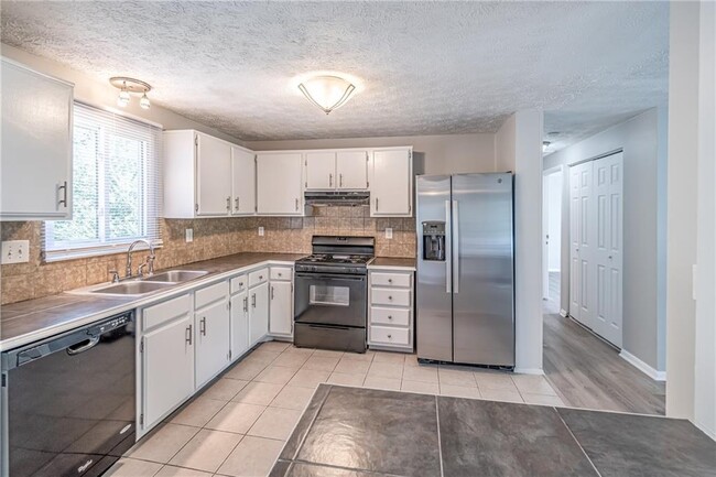 Building Photo - 2407 Redfield Dr