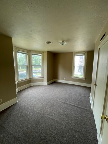Bedroom - 1023 E Grand Ave