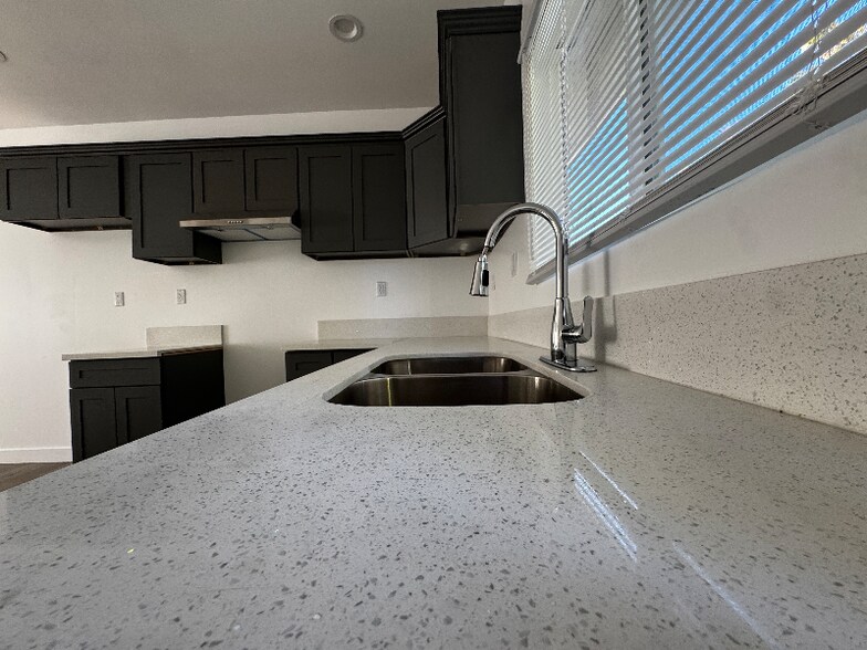 Building Photo - 276 E 2nd St