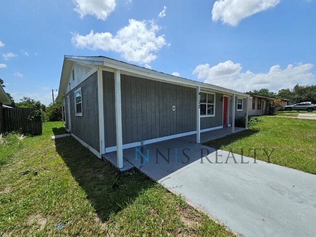 Building Photo - Gorgeous 3/1 1080sf with UPDATED kitchen, ...