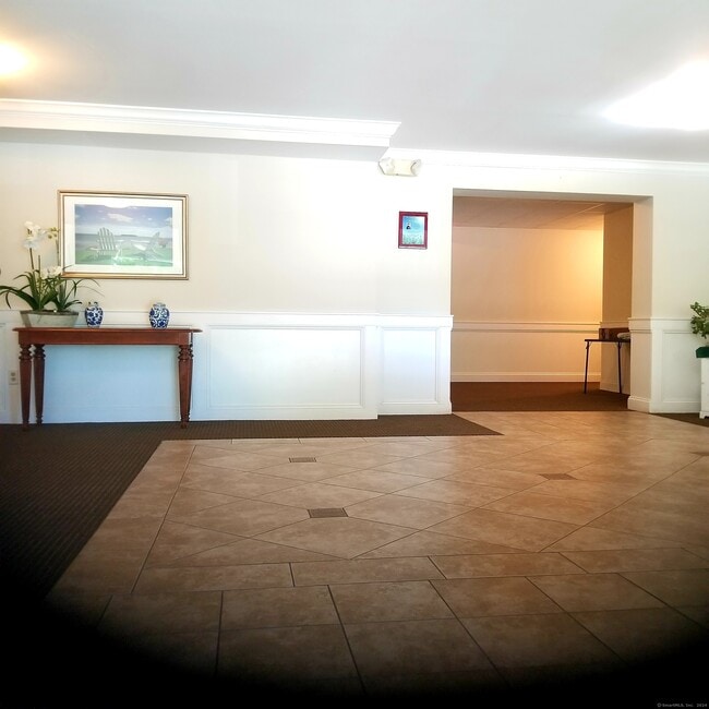 Building Photo - 185 Melba St