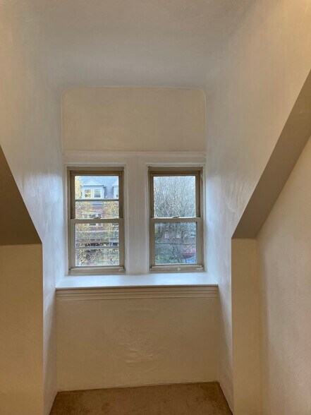 Building Photo - 5819 Bartlett St