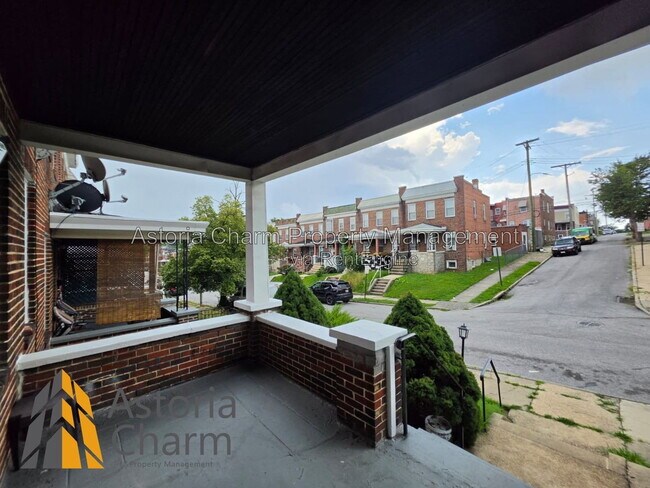 Building Photo - 3016 Pelham Ave
