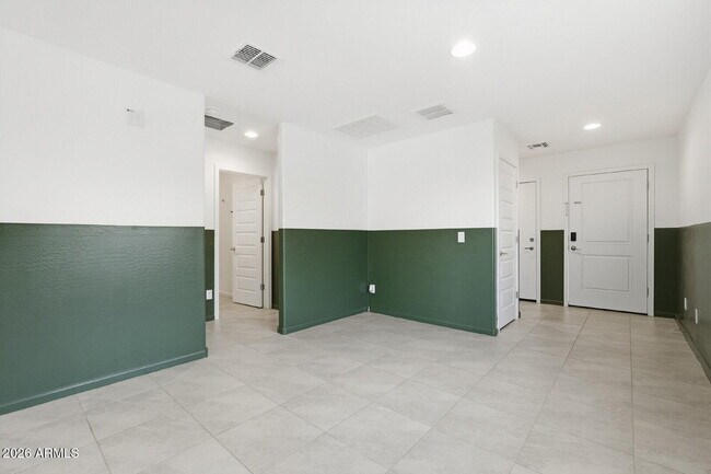 Building Photo - 12168 E Sunflower Ln