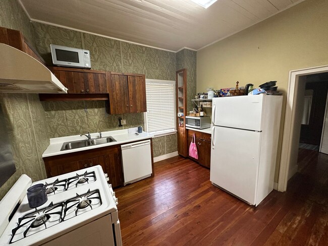 Building Photo - ADORABLE DUPLEX IN DOWNTOWN OCEAN SPRINGS