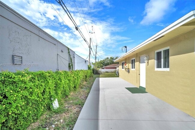 Building Photo - 357 Phippen Waiters Rd