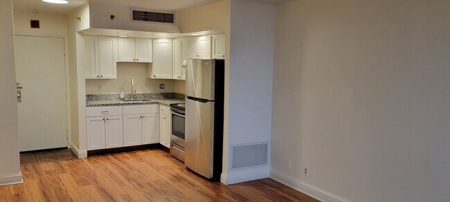 Building Photo - 70 Southbridge St