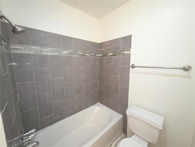 Building Photo - 1600 Hollow Tree Blvd