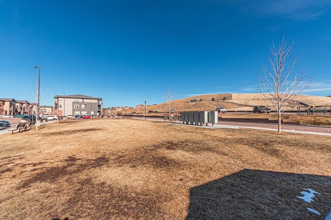 Building Photo - Cozy Fully Furnished  COS Townhome