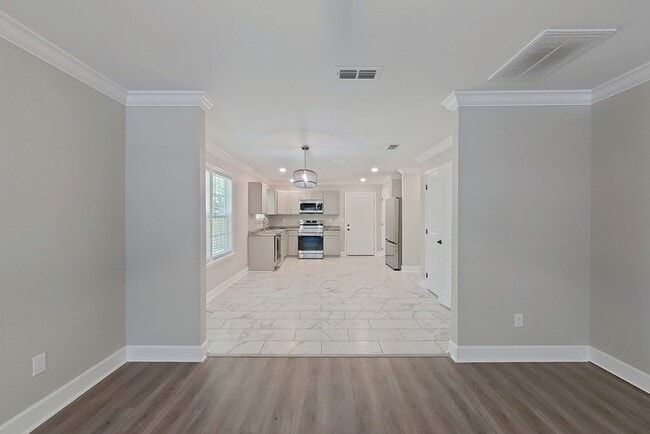 Building Photo - 211 Lucy St