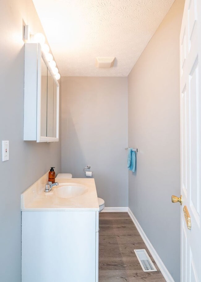 Building Photo - Prime Tremont Location | 2BR with Yard & Parking