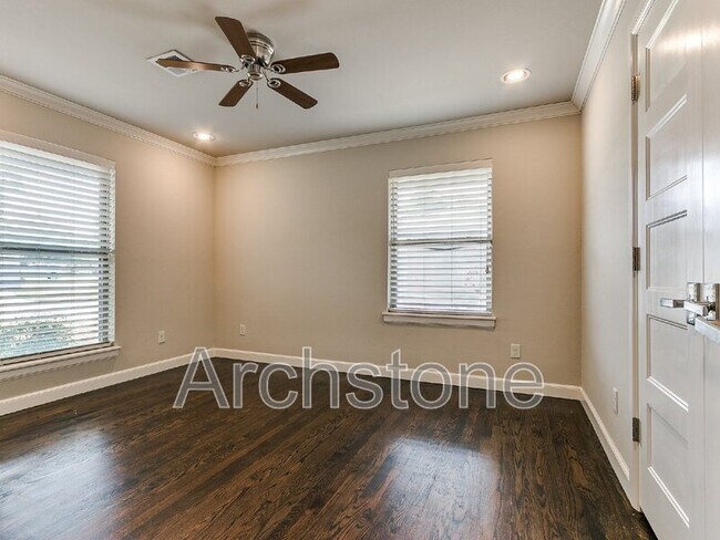 Building Photo - 9631 Stratford Dr
