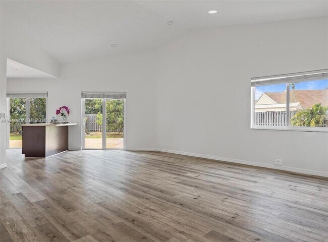 Building Photo - 11041 SW 11th Ct
