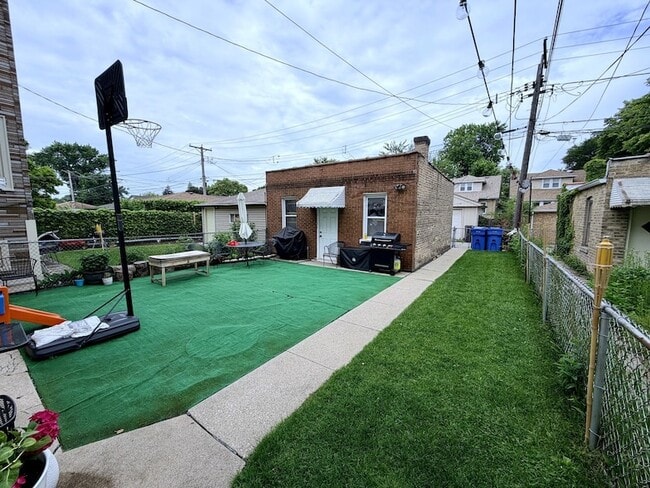 Building Photo - 6302 W Holbrook St