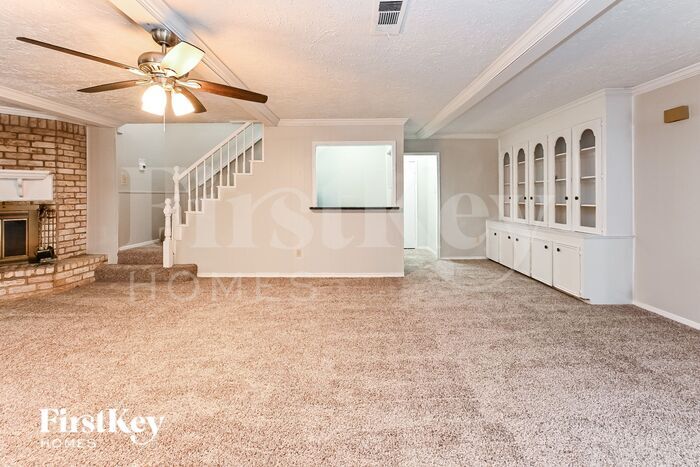 Building Photo - 16911 Memorial Oaks Ln