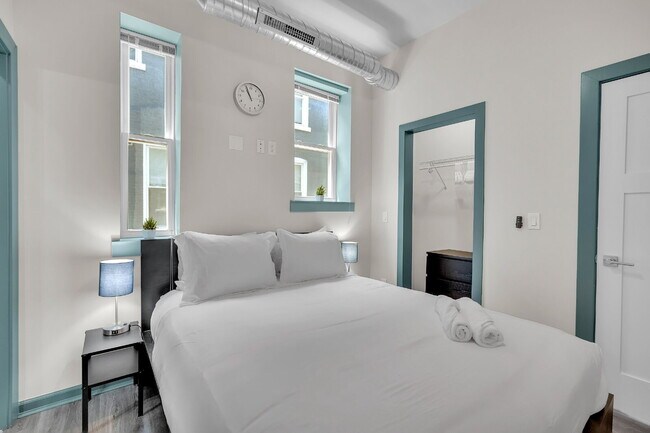 Building Photo - Furnished 2-Bedroom, 2-Bath Apartment near the Medical Campus