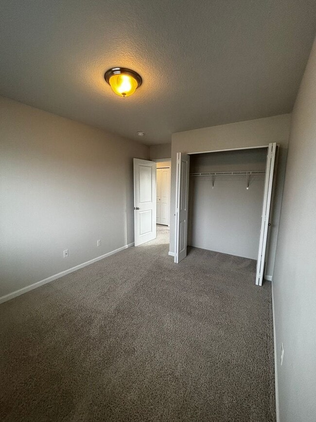 Building Photo - Newer SE 3 Bdrm House, All Appliances incl W/D, Air Cond, Community Pool, Double Garage