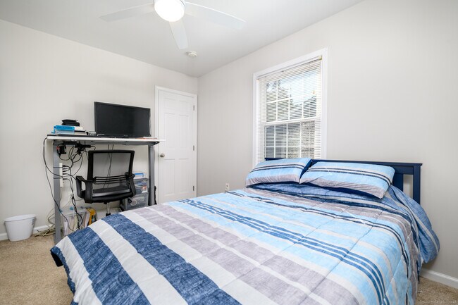 Building Photo - 1115 Black Rock Tpke