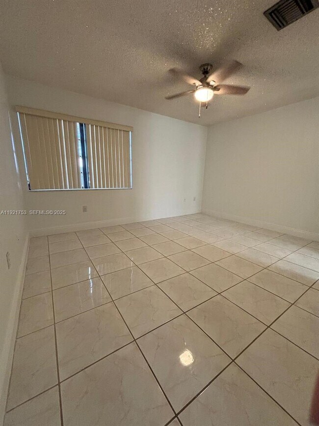 Building Photo - 9211 SW 123rd Ave Ct