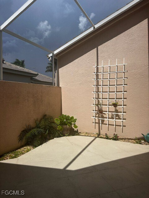 Building Photo - 16460 Edgemont Dr