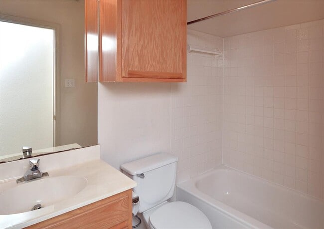 Building Photo - 718 Settlement St