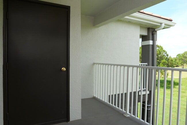 Building Photo - 2-bedroom, 2-bathroom Condo in gated commu...