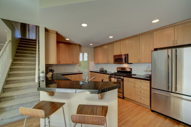 Building Photo - 4Bd/2.5Ba Issaquah House