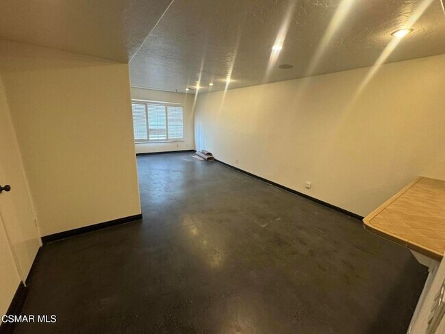 Building Photo - 12115 Valleyheart Dr