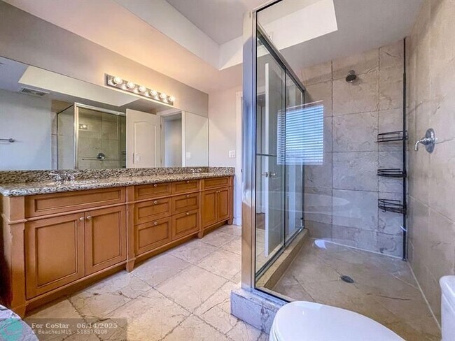 Building Photo - 4241 N Ocean Blvd