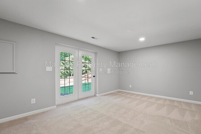 Building Photo - 5273 Daffodil Dr