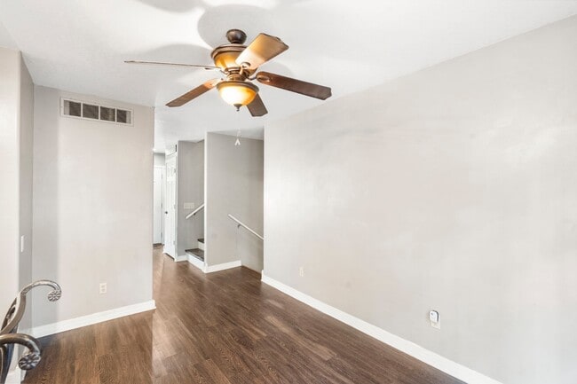 Building Photo - 161 Trent St