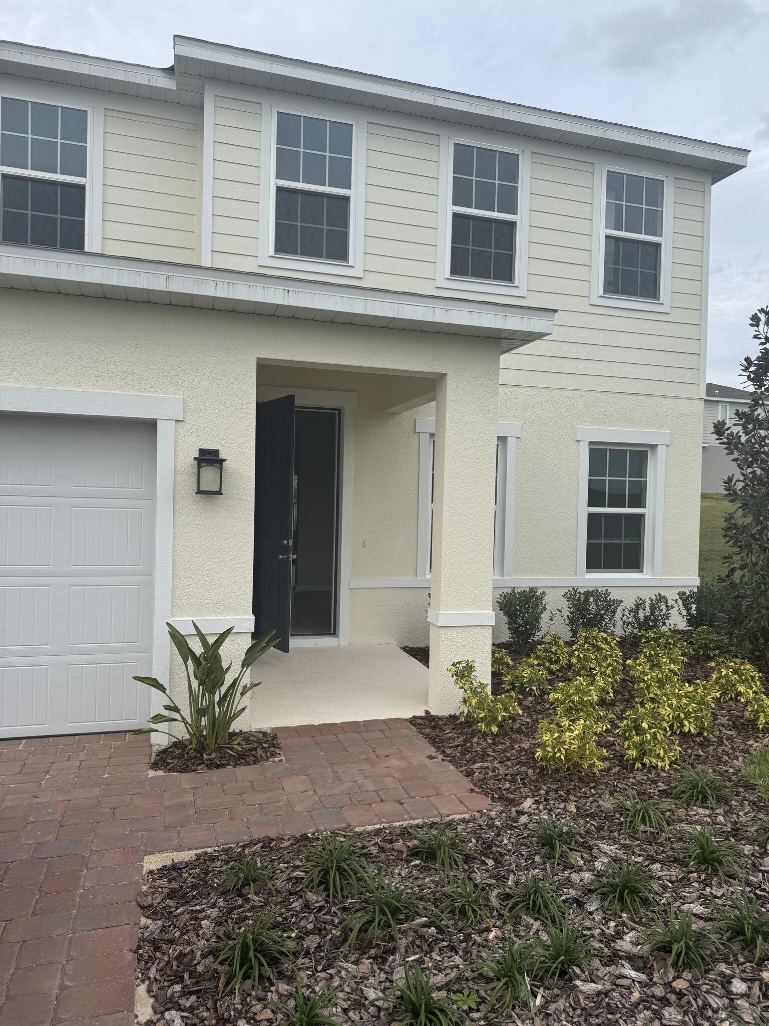 Front walk - 2174 Aibonito Cir