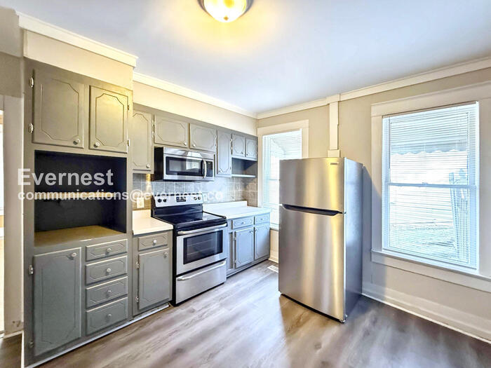 Building Photo - 1629 16th Ave S