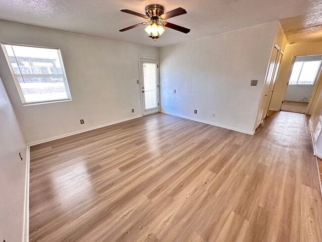 Building Photo - 3 Bedroom 2 Bath 2 Car Garage w/ Fenced in Yard