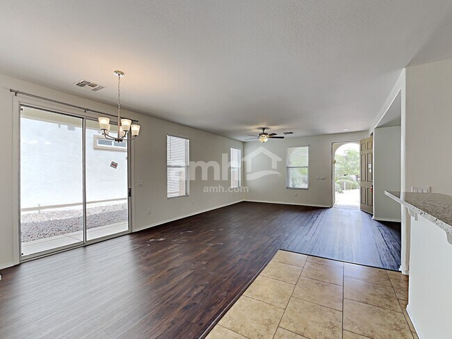 Building Photo - 562 W Paseo Celestial