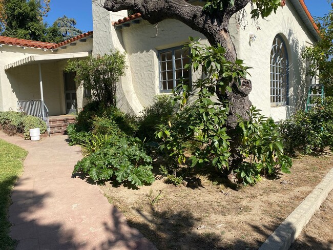 Building Photo - COMING SOON!  Beautiful 3 bedroom 2 bathro...