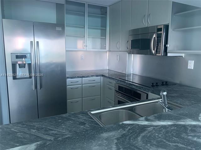 Building Photo - The Bentley Bay Condo