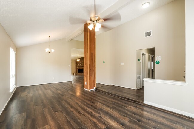 Building Photo - 15118 Loma Paseo Dr