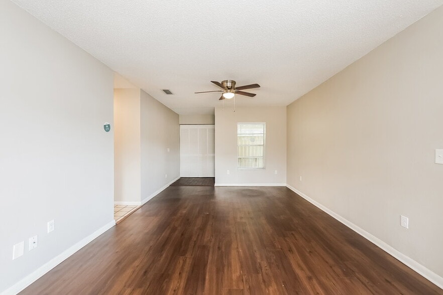 Building Photo - 6906 El Centro Ct