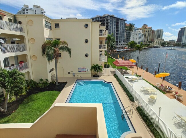 Building Photo - 341 N Birch Rd